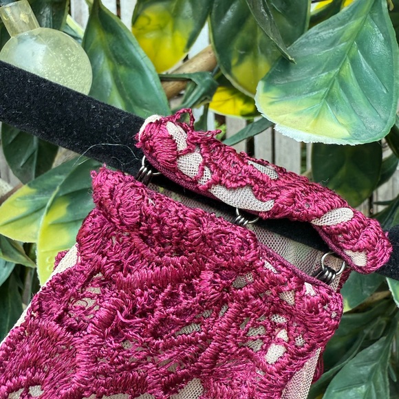 🔹 Lulus Burgundy Lace Illusion Cocktail Dress - Picture 5 of 6